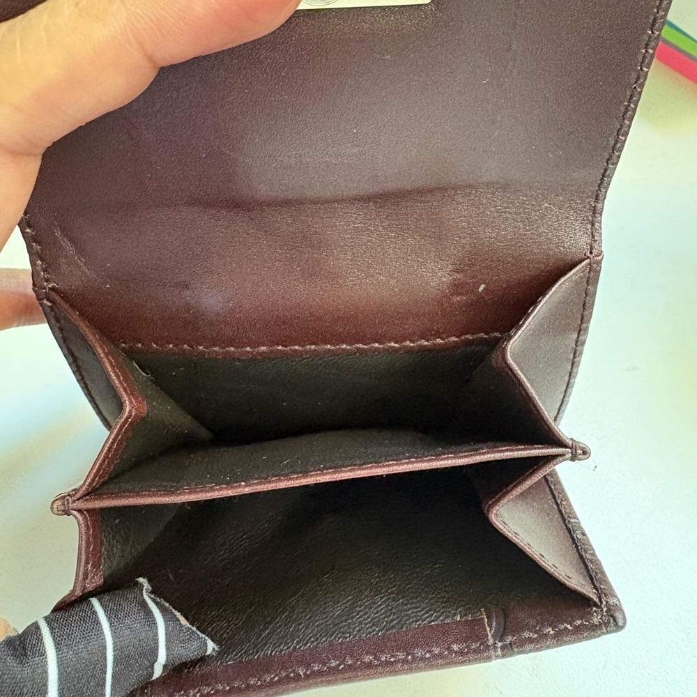 Gucci Compact Brown/Black Wallet with Gold Accent - Picture 8 of 8